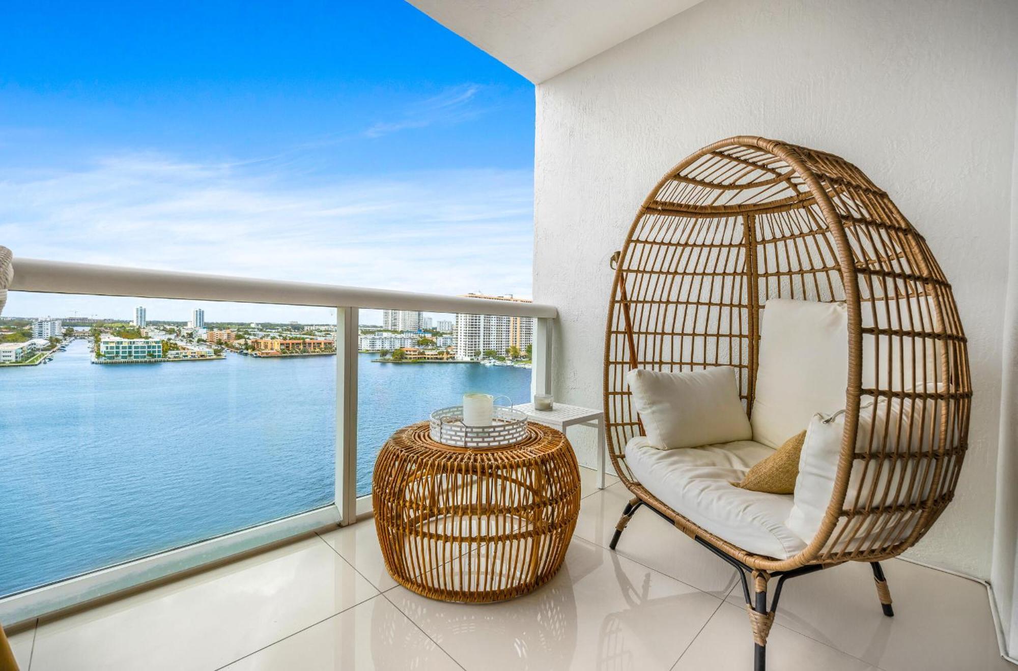 Relaxation At Its Finest - Oceanview Condo #1206 In Golden Bay With Free Parking Sunny Isles Beach Exterior photo